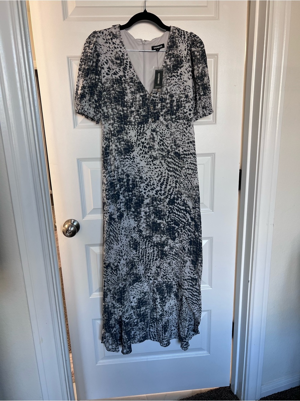 Express Black and White Printed Maxi Dress with V-Neck